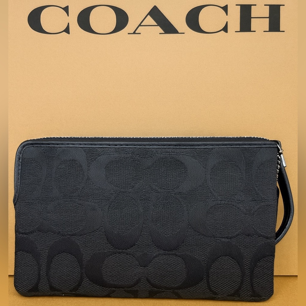 ✨ COACH Signature Corner Zip Wristlet – Classic & Timeless | EUC | MSRP $85 ✨ - Picture 3 of 10